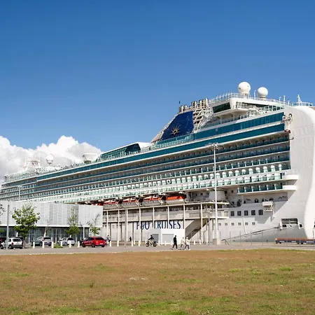 Modern 41br With Art & Tagus River Views Lisboa