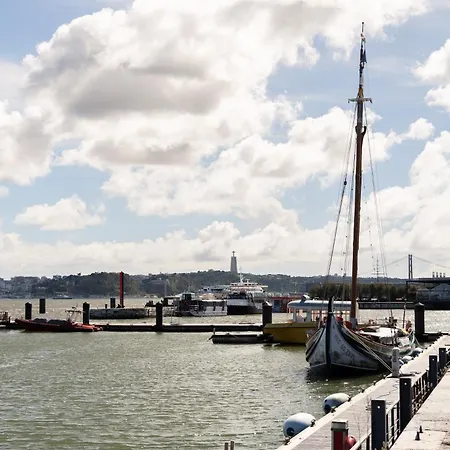 Modern 41br With Art & Tagus River Views *