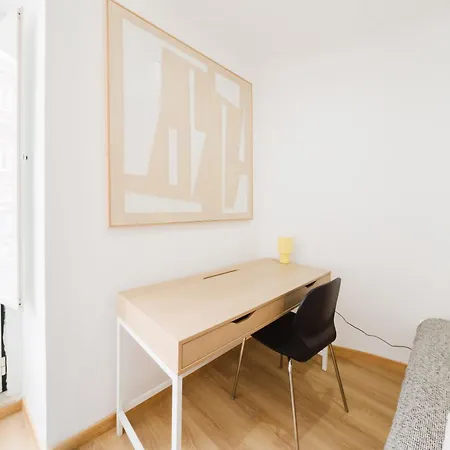 Modern 41br With Art & Tagus River Views ליסבון