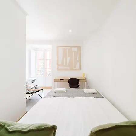 Апартаменты Modern 41br With Art & Tagus River Views *